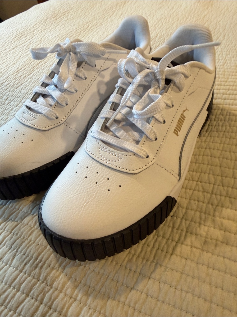 Puma White Low-Top Sneakers with Black Sole Accent - Picture 4 of 4